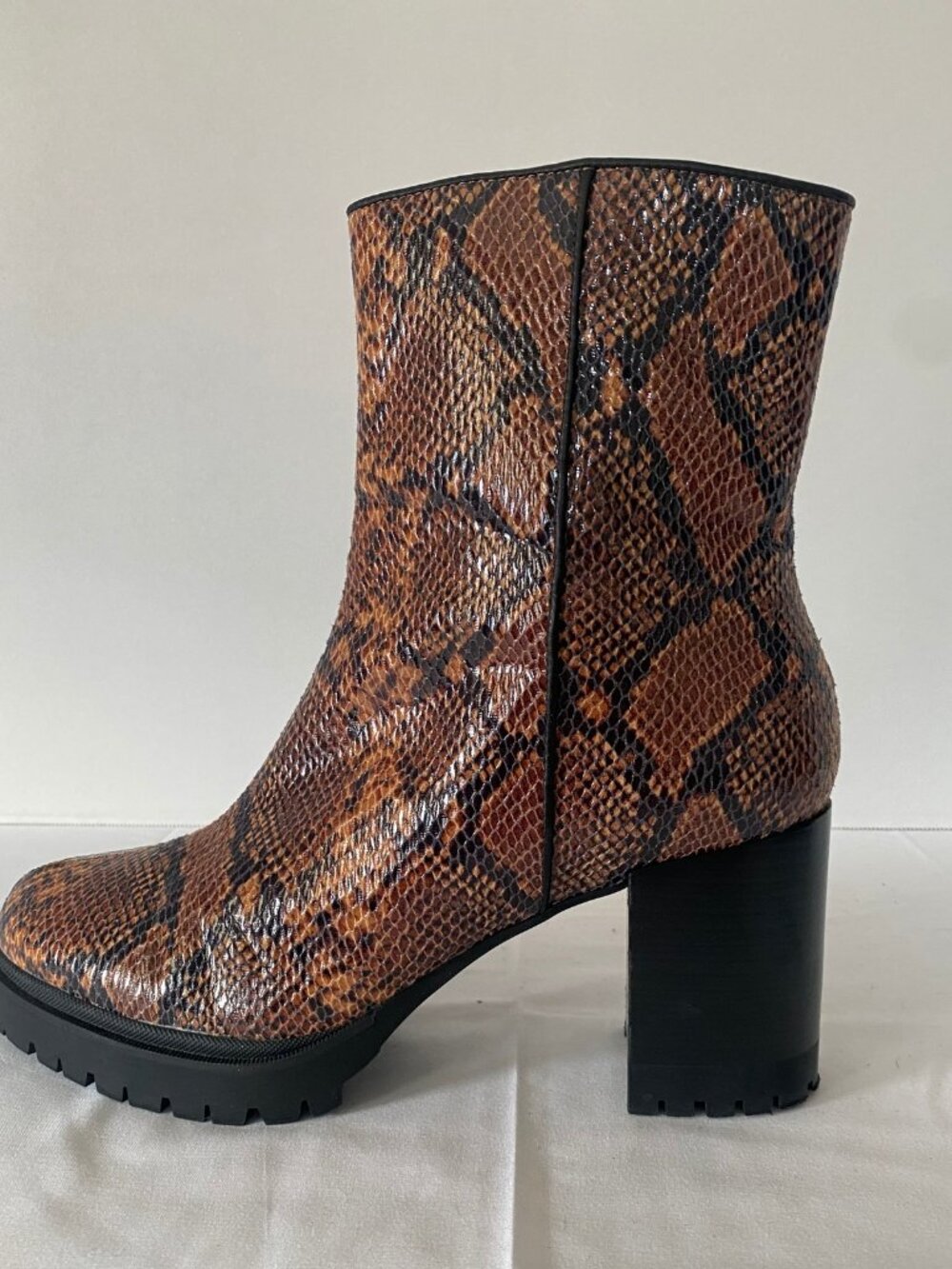 NIB Aerosoles Ellie Brown Snake Print Lug Sole Block Heel Ankle Boots 10